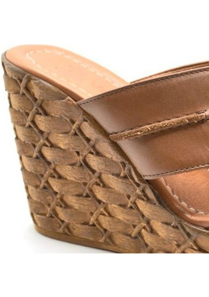 2112202Y Kadın Hakiki Deri Yüksek Dolgu Tabanlı Çapraz Bantlı Terlik modelleri