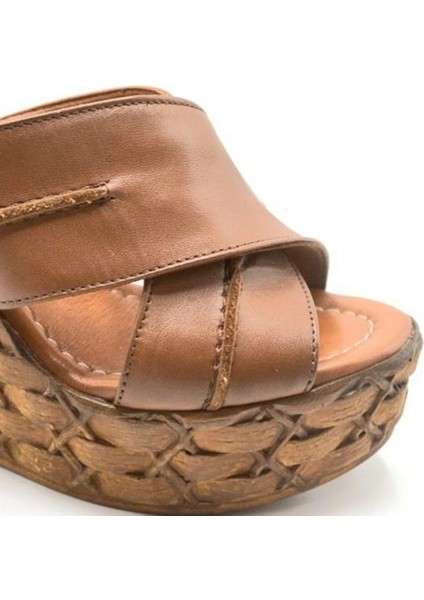 2112202Y Kadın Hakiki Deri Yüksek Dolgu Tabanlı Çapraz Bantlı Terlik indirimleri