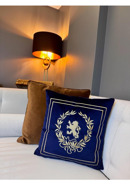 Kraliyet Aslanı Sembolü Nakışlı Kırlent Kılıfı Lacivert - Gold