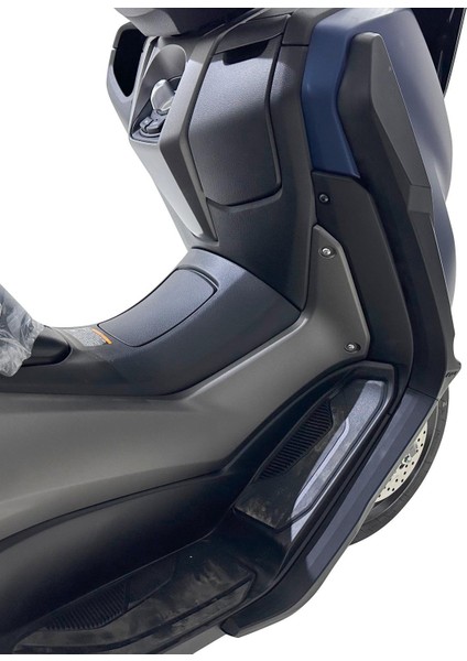 Yamaha NMAX 125 / 155 2021-2024 Uyumlu Bacak Koruma Siyah