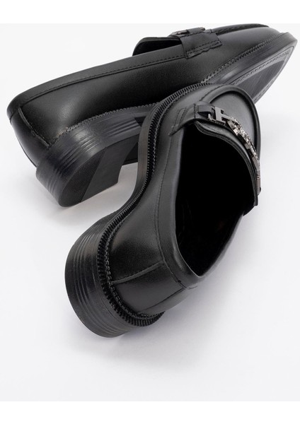Kaydırmaz Taşlı Tokalı Kadın Loafer Ayakkabı SİYAH CİLT fırsatları