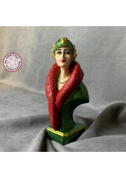 El Yapımı Yılbaşı Temalı Kadın Biblo - 9 x 18 cm