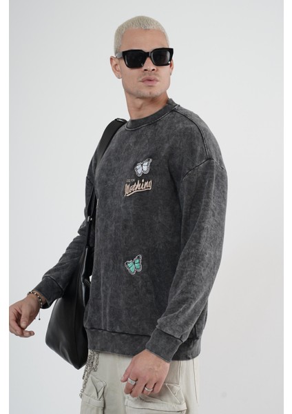 Bisiklet Yaka Yıkamalı Aplikeli Oversize Kalıp Sweatshirt