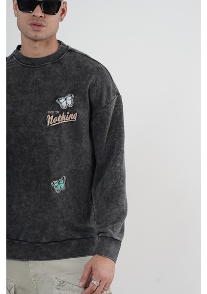 Bisiklet Yaka Yıkamalı Aplikeli Oversize Kalıp Sweatshirt