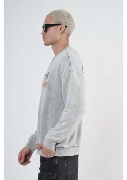 Bisiklet Yaka Yıkamalı Aplikeli Oversize Kalıp Sweatshirt