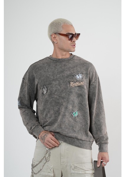 Bisiklet Yaka Yıkamalı Aplikeli Oversize Kalıp Sweatshirt