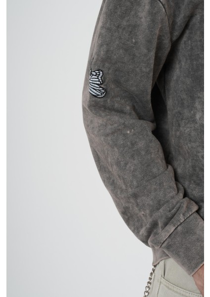 Bisiklet Yaka Yıkamalı Aplikeli Oversize Kalıp Sweatshirt modelleri