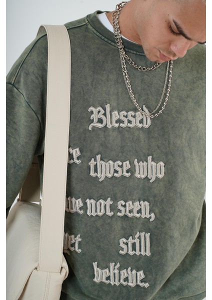 Bisiklet Yaka Yazı Nakışlı Yıkamalı Oversize Kalıp Unisex Sweatshirt