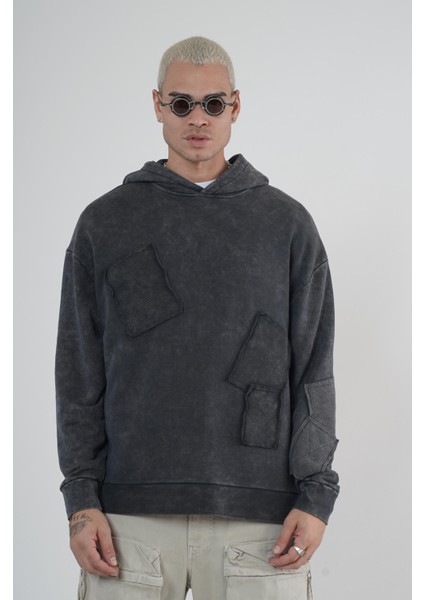 Yıkamalı Kapüşonlu Yama Detaylı Sweatshirt