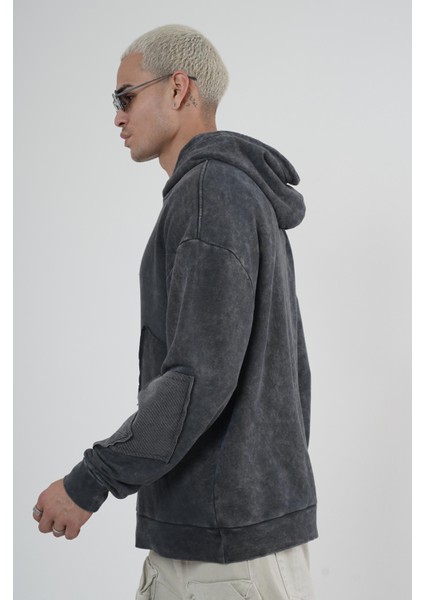 Yıkamalı Kapüşonlu Yama Detaylı Sweatshirt