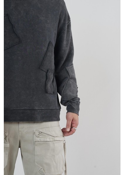 Yıkamalı Kapüşonlu Yama Detaylı Sweatshirt