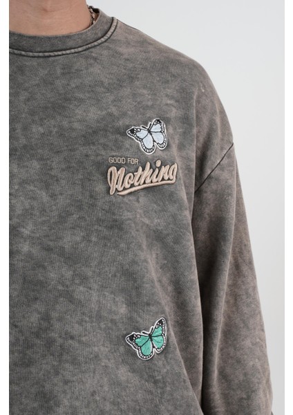 Bisiklet Yaka Yıkamalı Aplikeli Oversize Kalıp Sweatshirt