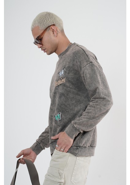 Bisiklet Yaka Yıkamalı Aplikeli Oversize Kalıp Sweatshirt