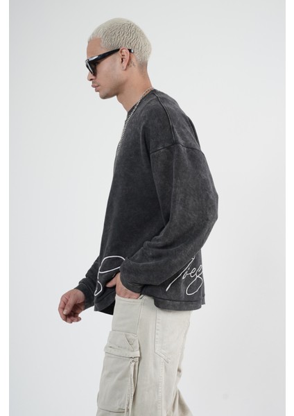 Yıkamalı Oversize Kalıp Nakışlı Sweatshirt