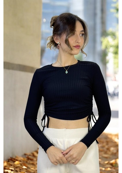 Yanlardan Büzgü Detaylı Uzun Kollu Fitilli Crop Top Bluz