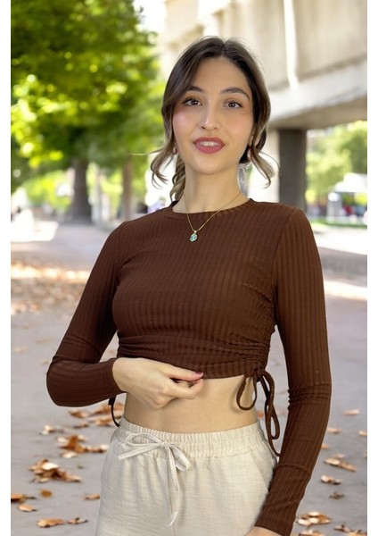 Yanlardan Büzgü Detaylı Uzun Kollu Fitilli Crop Top Bluz
