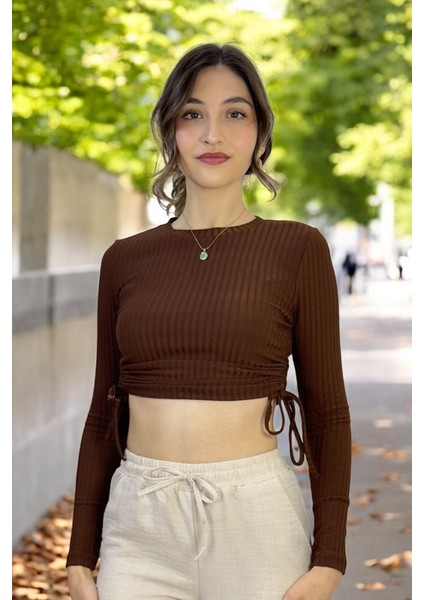 Yanlardan Büzgü Detaylı Uzun Kollu Fitilli Crop Top Bluz