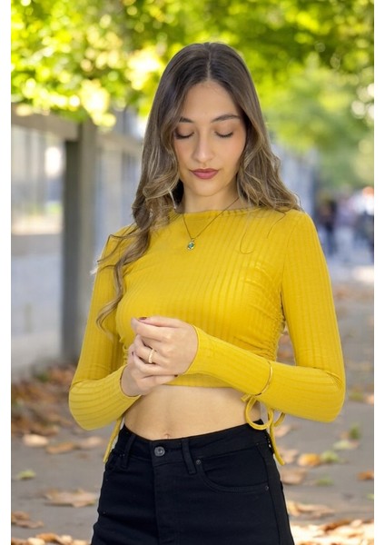 Yanlardan Büzgü Detaylı Uzun Kollu Fitilli Crop Top Bluz