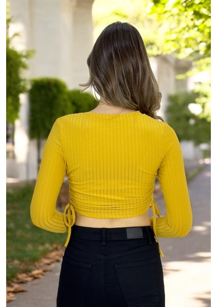 Yanlardan Büzgü Detaylı Uzun Kollu Fitilli Crop Top Bluz