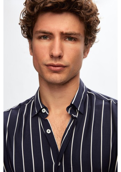 Slim Fit Lacivert Çizgi Baskılı Gömlek