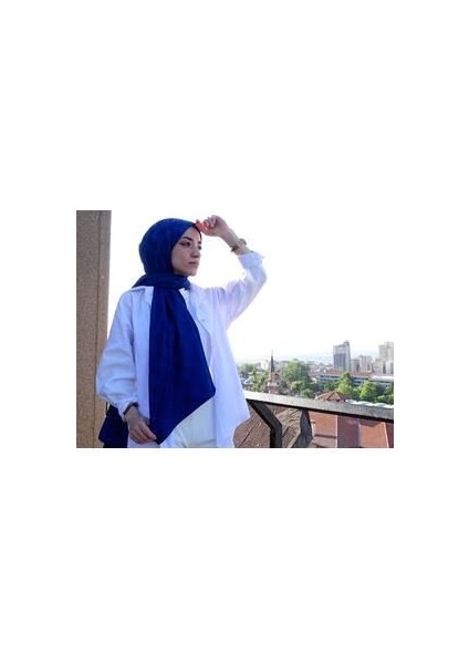 Zamansız Zarafet: Lacivert Ipeksi Jakar Lara Şalınızla Şıklığı Yakalayın!