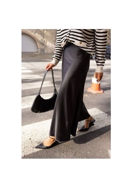 Lüks Kalite Siyah Saten Kumaş Beli Lastikli Etek Kadınlar İçin Şık Tasarım
