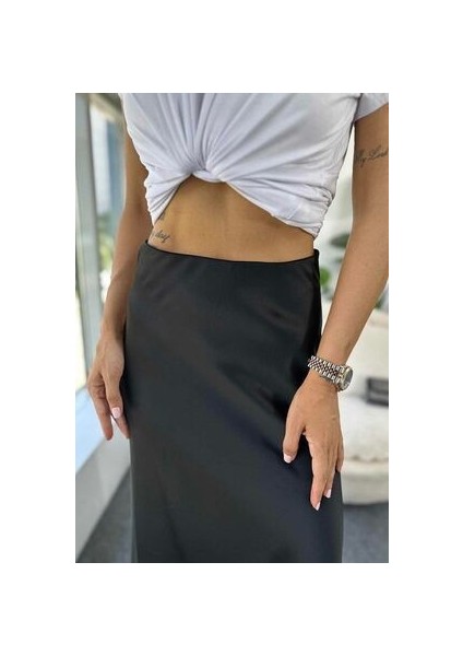 Lüks Kalite Siyah Saten Kumaş Beli Lastikli Etek Kadınlar İçin Şık Tasarım fiyatları
