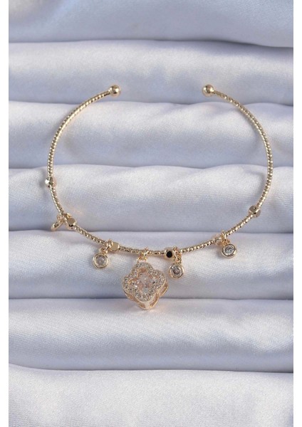 Pirinç Altın Renk Zirkon Taşlı Yonca Model Charm Bileklik