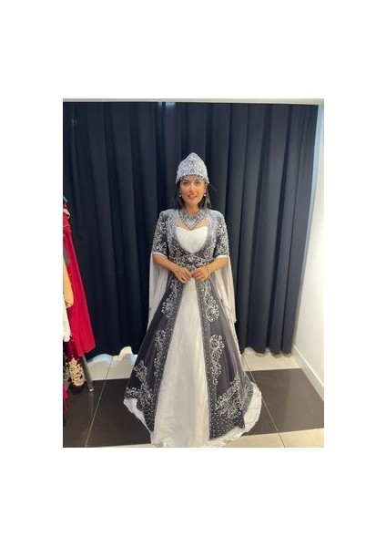 Gri Kadife Işlemeli Kaftan fiyatları