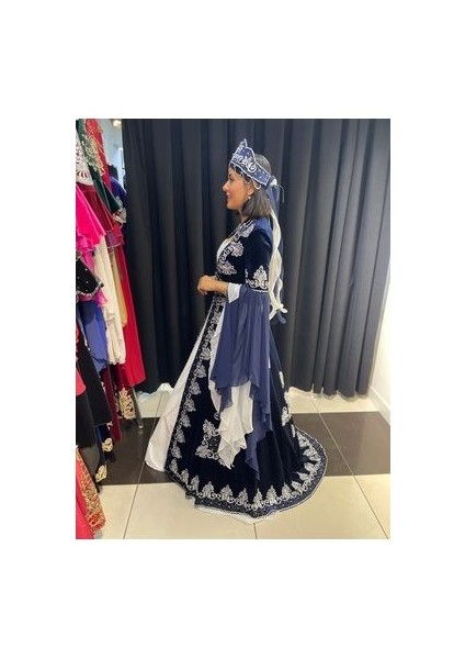 Lacivert Işlemeli Kadife Kaftan modelleri