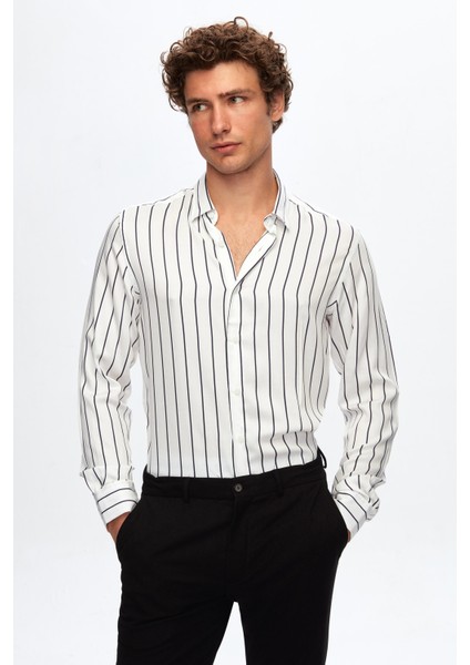 Slim Fit Beyaz Çizgi Baskılı Gömlek