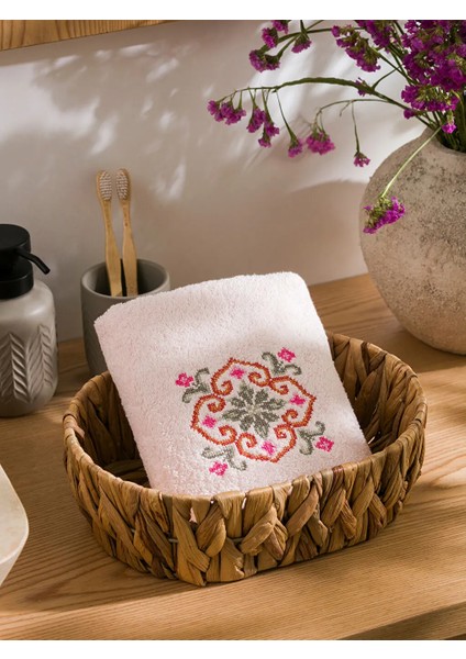 Lcw Home Çiçek Nakışlı Yüz Havlusu 50 x 80 cm fiyatları