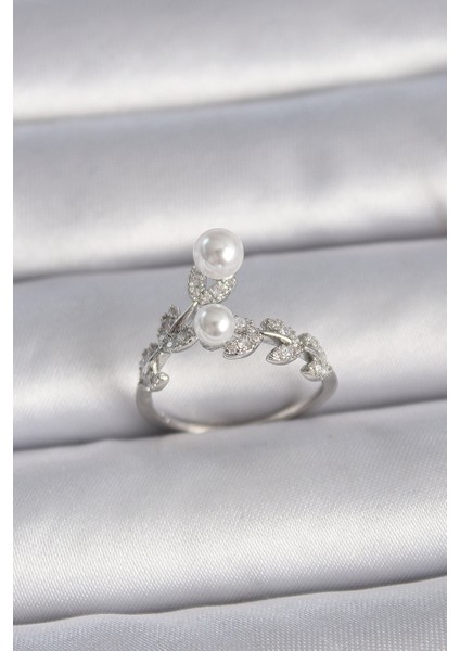 Pirinç Gümüş Renk Ayarlanabilir Zirkon Taşlı Yaprak Model İnci Detay Kadın Yüzük