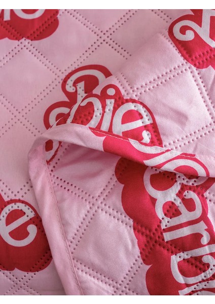 Pembe Barbie Baskılı Tek Kişilik Yatak Örtüsü