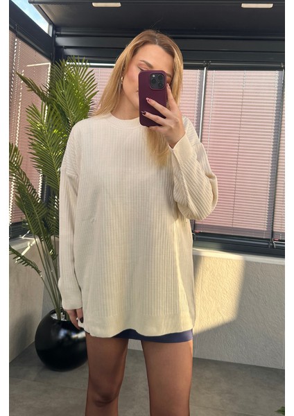 Krem Rengi Yarı Boğazlı Fitilli Oversize Kazak