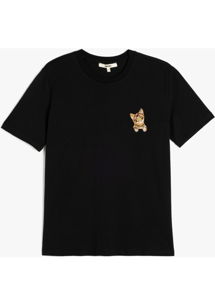 Pamuklu Kedili Nakış Detaylı Kısa Kollu Bisiklet Yaka Tişört
