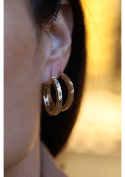 14 Ayar Altın Kalın Desenli Köşeli Halka Küpe