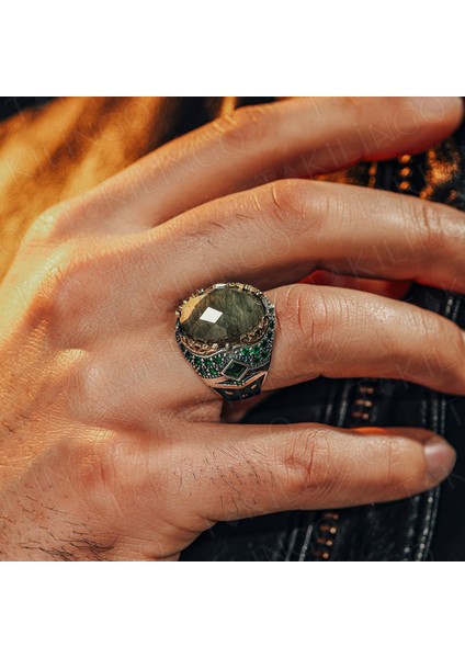 925 Ayar Gümüş Fasetli Labradorit Taşlı Yeşil Zirkon Taş Detaylı Erkek Yüzük modelleri