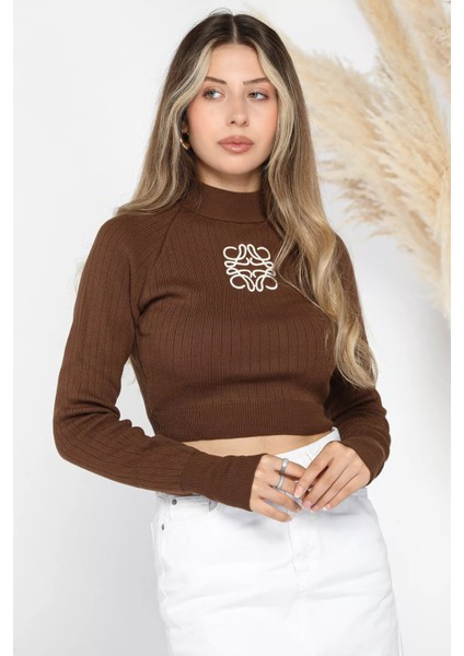 Ön Nakışlı Crop Top Triko Bluz