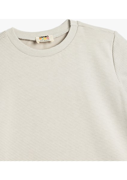 Pamuklu Kısa Kollu Bisiklet Yaka Oversize Basic Tişört modelleri