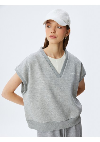 Oversize Kolsuz Sweatshirt V Yaka Slogan Işlemeli Şardonlu