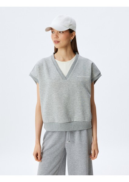 Oversize Kolsuz Sweatshirt V Yaka Slogan Işlemeli Şardonlu fiyatları