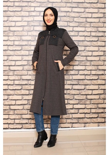 Omuzu Parçalı Kahverengi Tesettür Kap