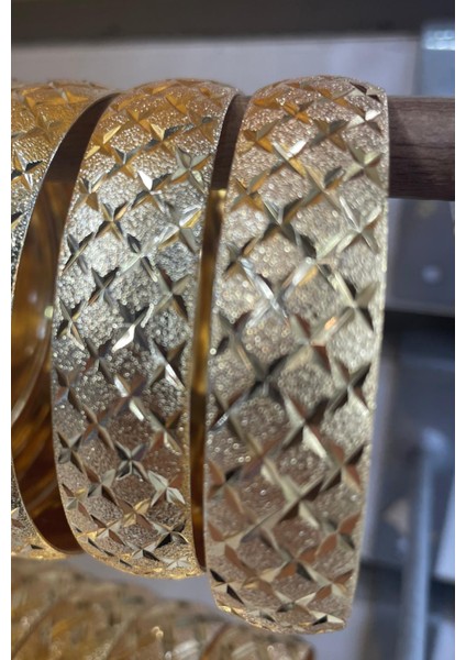 Altın Kaplama Baklava Model Bilezik (2 cm Genişlik) 1 Adet