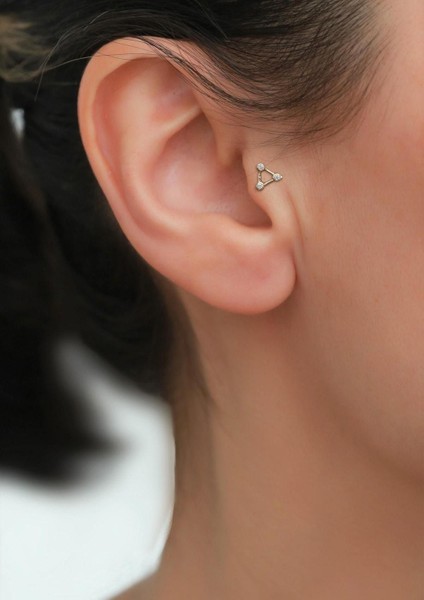 14 Ayar Altın Beyaz Taşlı Üçgen Tragus Piercing