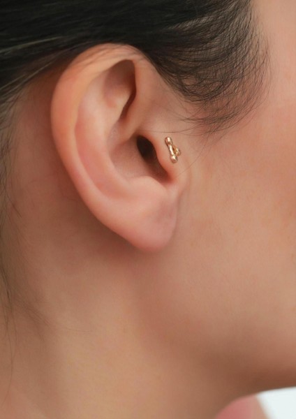 14 Ayar Altın Beyaz Taşlı Üçgen Tragus Piercing