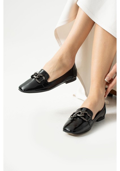 Kadın Siyah Kırışık Rugan Zincir Aksesuarlı Günlük Babet fiyatları