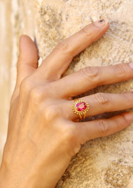 Güneşli Kırmızı Yüzük