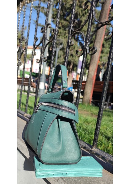 Valvic Hakiki Deri Yeni Model Kulanışlı 2 Saplı Genç Kız Çantası.