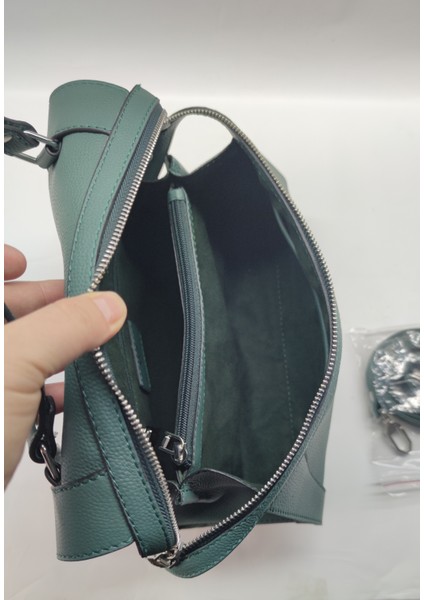 Valvic Hakiki Deri Yeni Model Kulanışlı 2 Saplı Genç Kız Çantası.